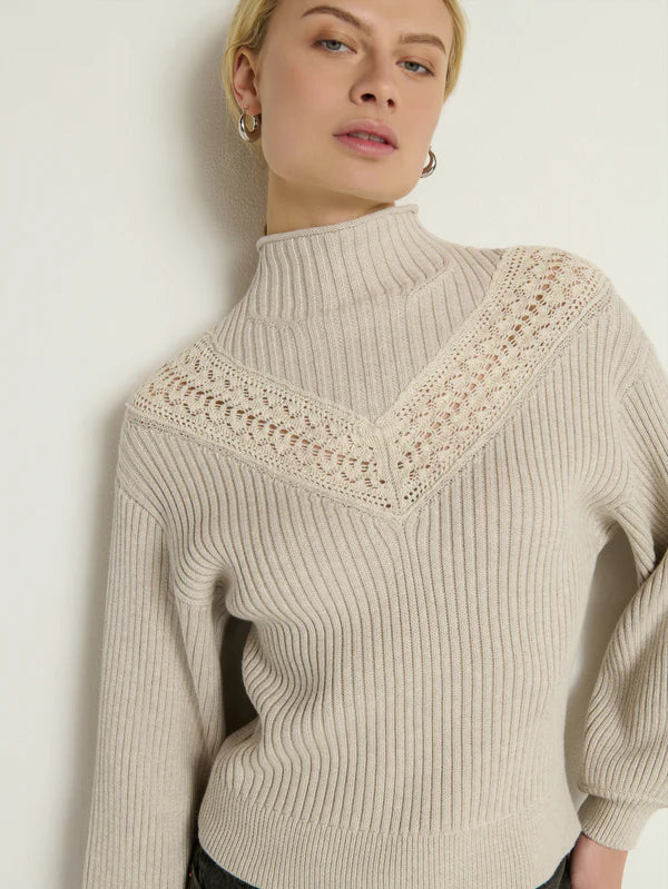 Cassandra Pullover